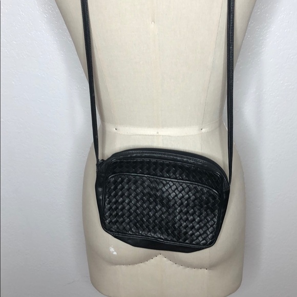 Vintage black mesh intrecciato soft leather crossbody - Picture 3 of 7